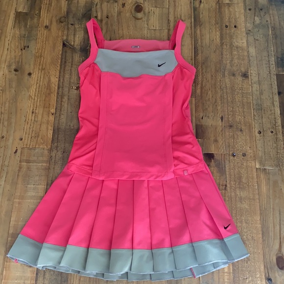 Nike Fit-Dri Pink Top with Pleated Skirt - Picture 1 of 9